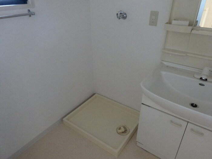 物件内観写真12　(洗濯機置場)