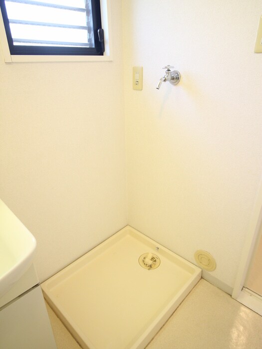 物件内観写真15　(洗濯機置場)