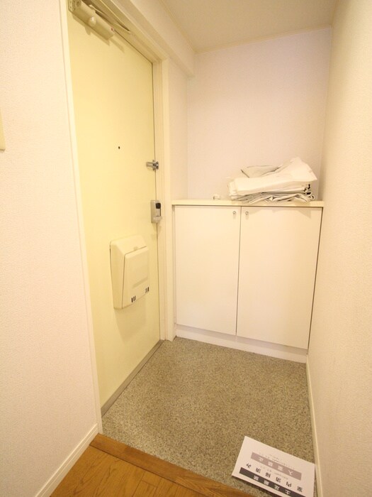 物件内観写真16　(玄関)