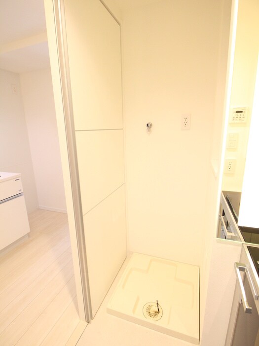 物件内観写真12　(洗濯機置場)