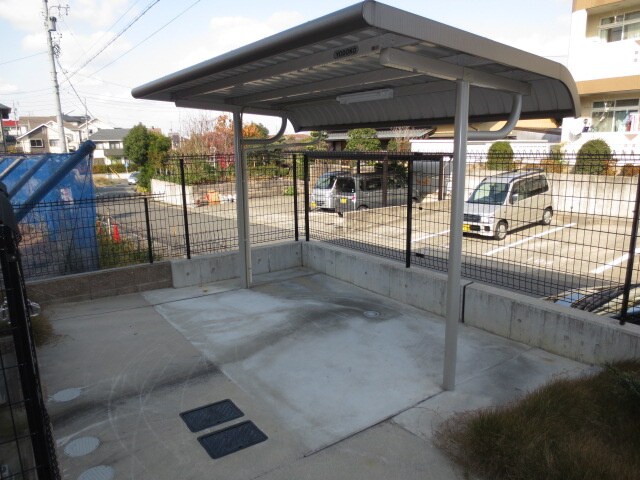 物件外観写真3　(駐輪場)