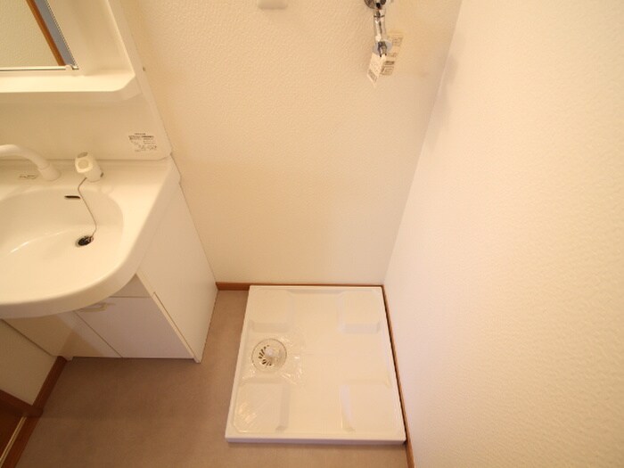 物件内観写真14　(洗濯機置場)