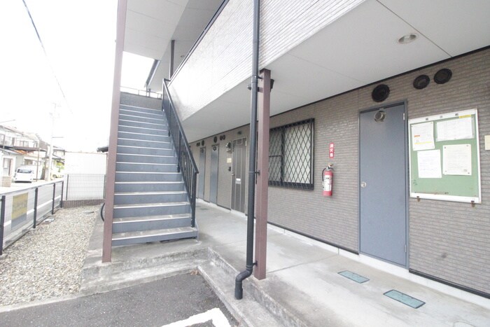 物件外観写真2　(エントランス部分)