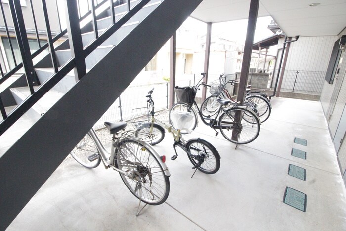 物件外観写真4　(エントランス部分)