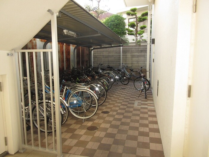物件外観写真3　(駐輪場)