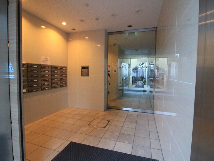 物件外観写真4　(エントランス部分)