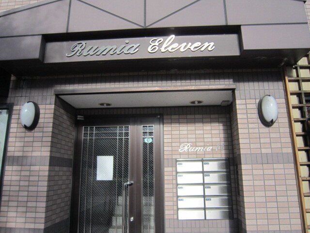 物件外観写真3　(エントランス部分)