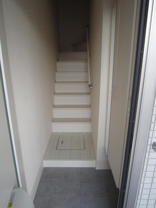 物件内観写真7　(玄関)