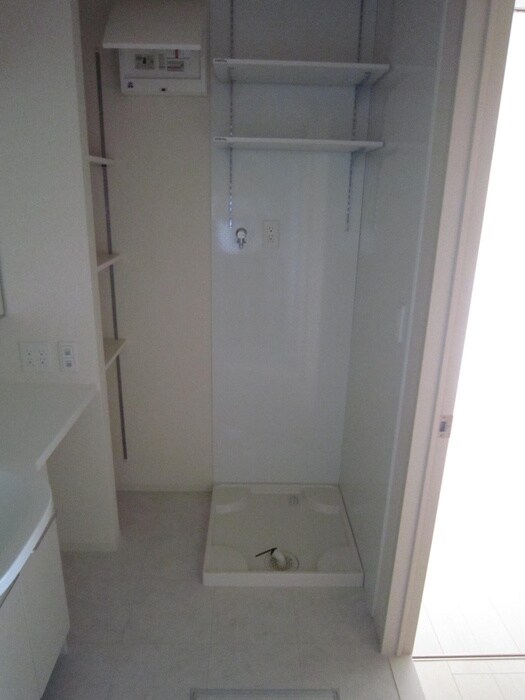 物件内観写真11　(洗濯機置場)