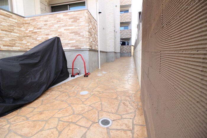 物件外観写真4　(エントランス部分)