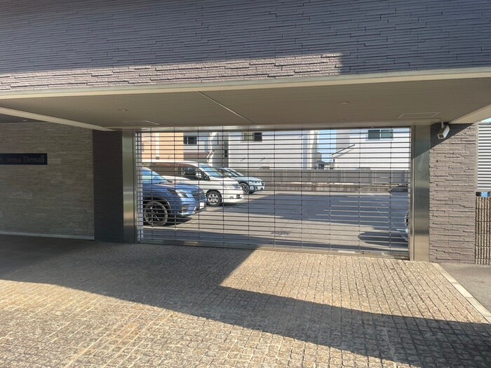 物件外観写真3　(駐車場)