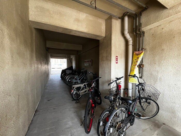 物件外観写真2　(駐輪場)