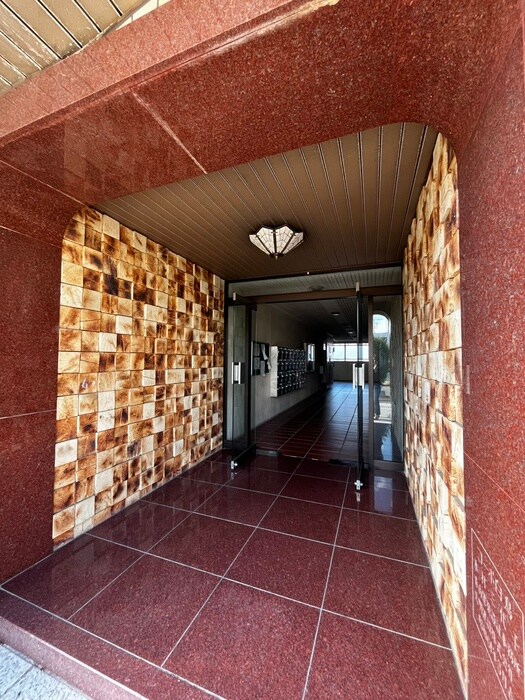 物件外観写真4　(エントランス部分)