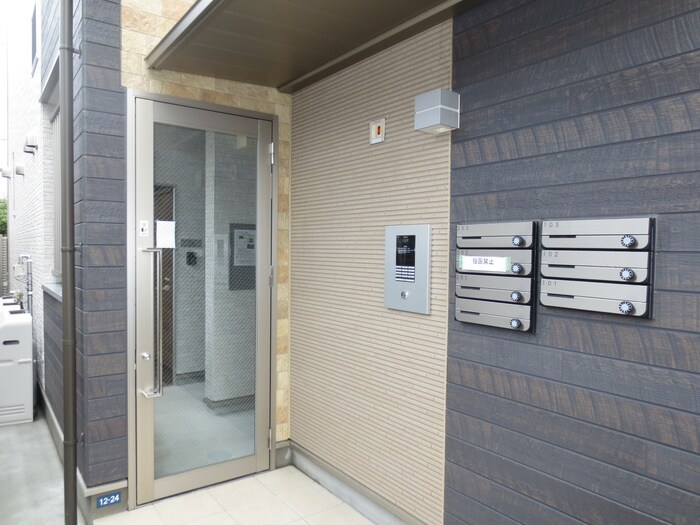物件外観写真4　(エントランス部分)