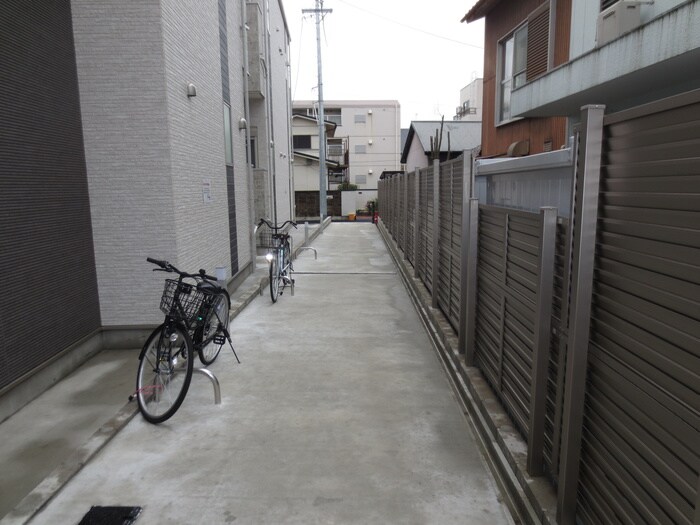 物件外観写真5　(駐輪場)