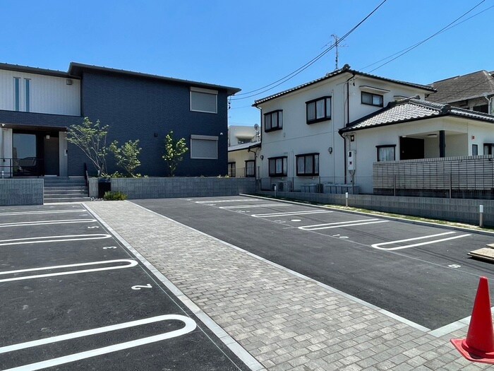 物件外観写真5　(駐車場)