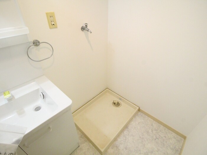 物件内観写真14　(洗濯機置場)