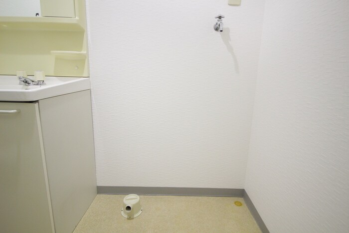 物件内観写真13　(洗濯機置場)