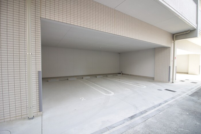 物件外観写真4　(駐車場)