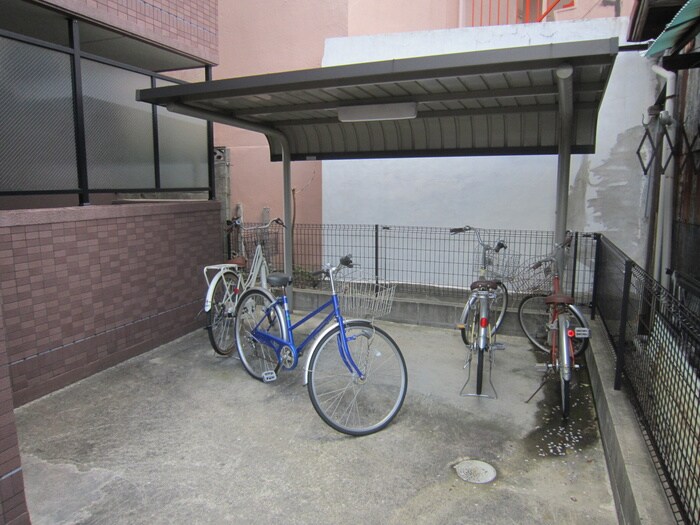 物件外観写真3　(駐輪場)