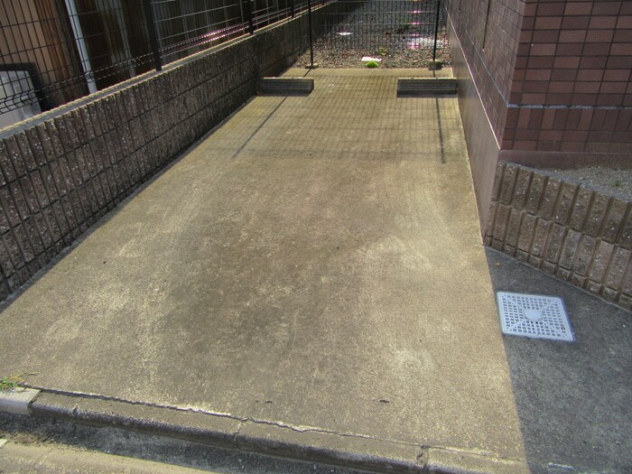 物件外観写真4　(駐車場)