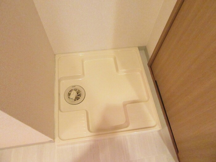 物件内観写真15　(洗濯機置場)