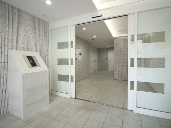 物件外観写真5　(エントランス部分)