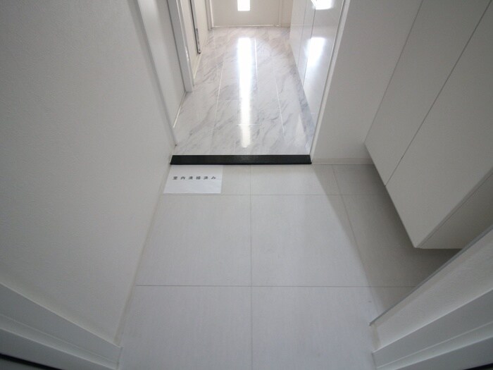 物件内観写真15　(玄関)