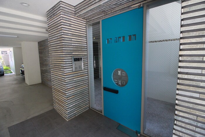 物件外観写真4　(エントランス部分)