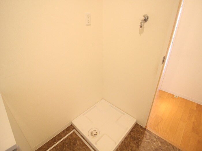 物件内観写真11　(洗濯機置場)
