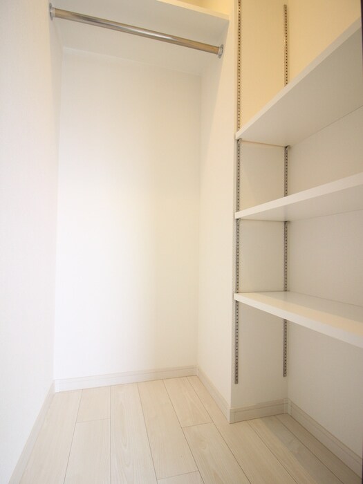 物件内観写真12　(収納)