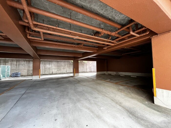 物件外観写真2　(駐車場)