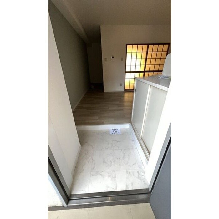 物件内観写真14　(玄関)