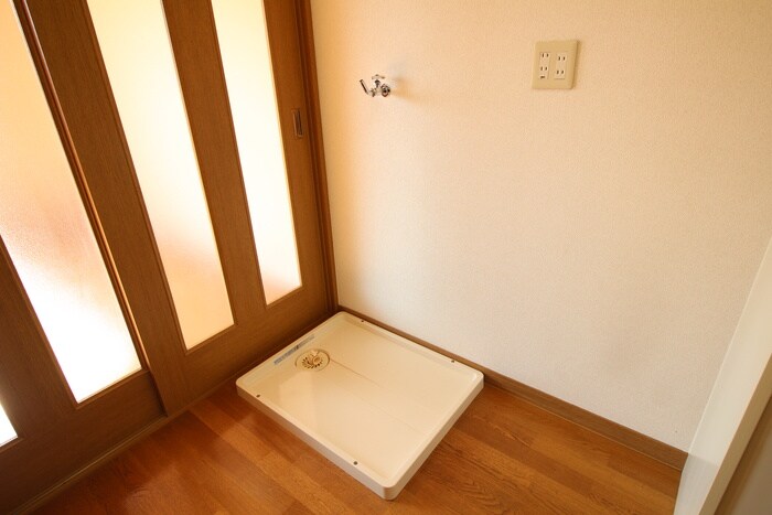 物件内観写真13　(洗濯機置場)