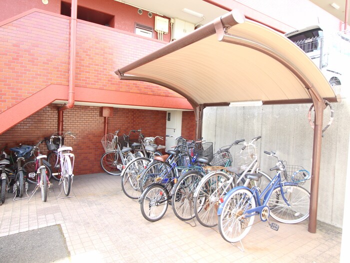 物件外観写真4　(駐輪場)
