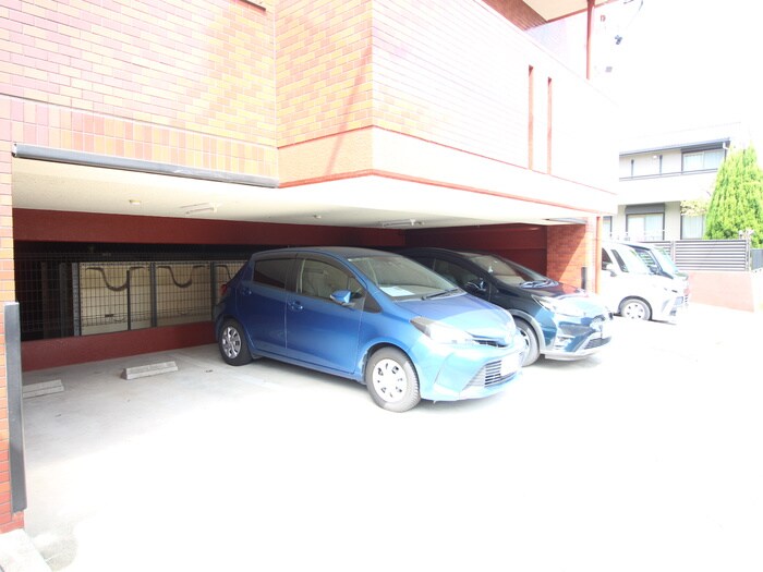 物件外観写真5　(駐車場)