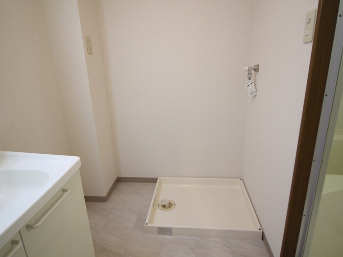 物件内観写真15　(洗濯機置場)