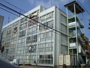 西春オカマンション外観写真