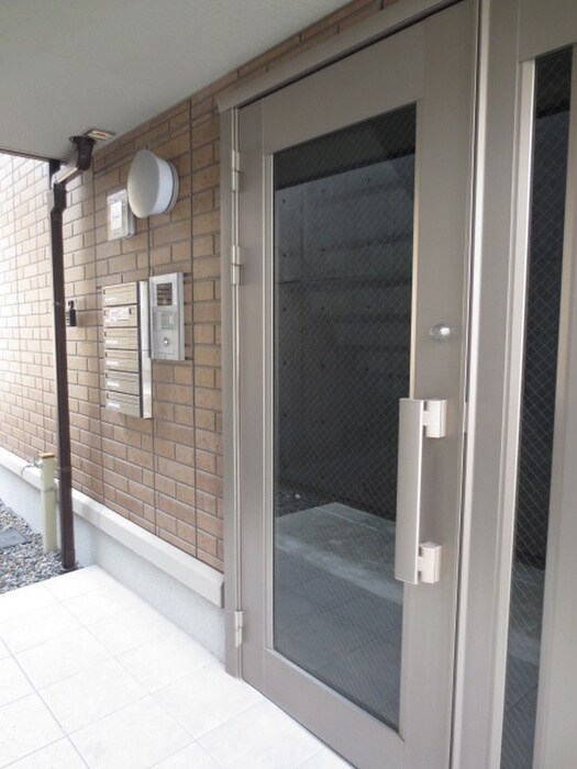 物件外観写真2　(エントランス部分)