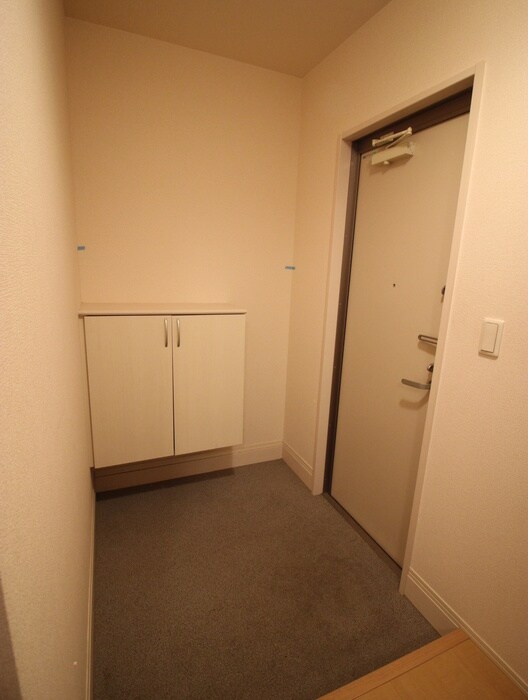 物件内観写真10　(玄関)