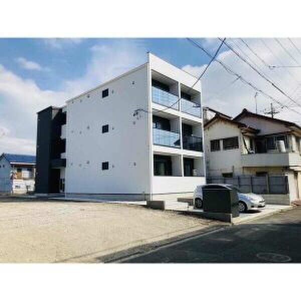 物件外観写真3　(駐車場)