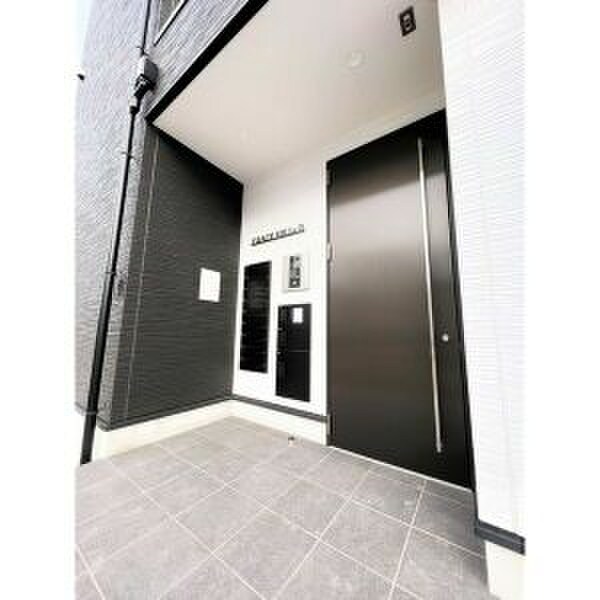 物件外観写真4　(エントランス部分)