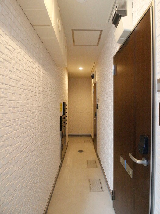 物件外観写真5　(エントランス部分)