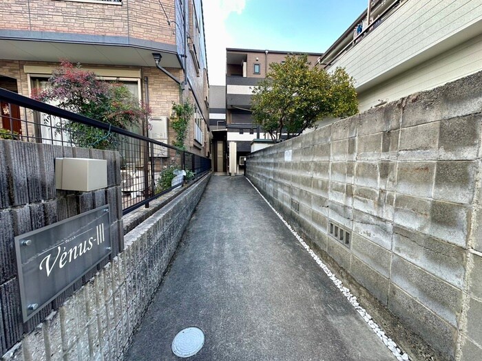 物件外観写真6　(エントランス部分)