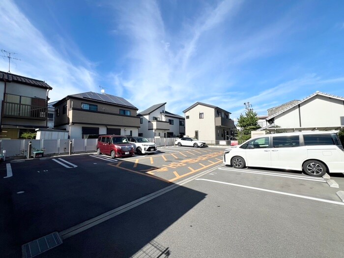物件外観写真3　(駐車場)
