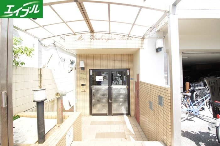 物件外観写真2　(エントランス部分)