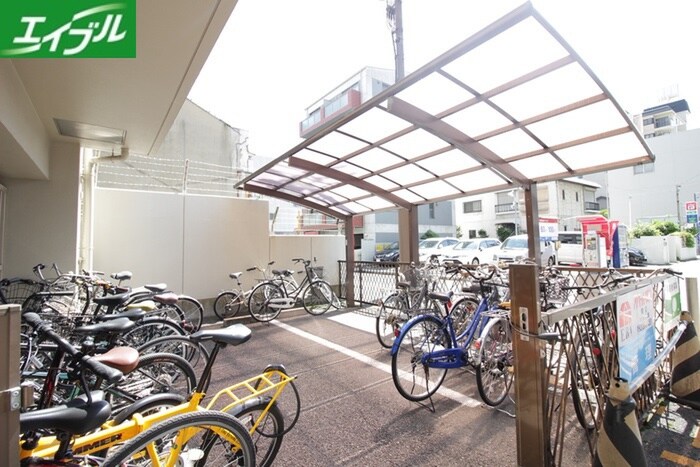 物件外観写真4　(駐輪場)