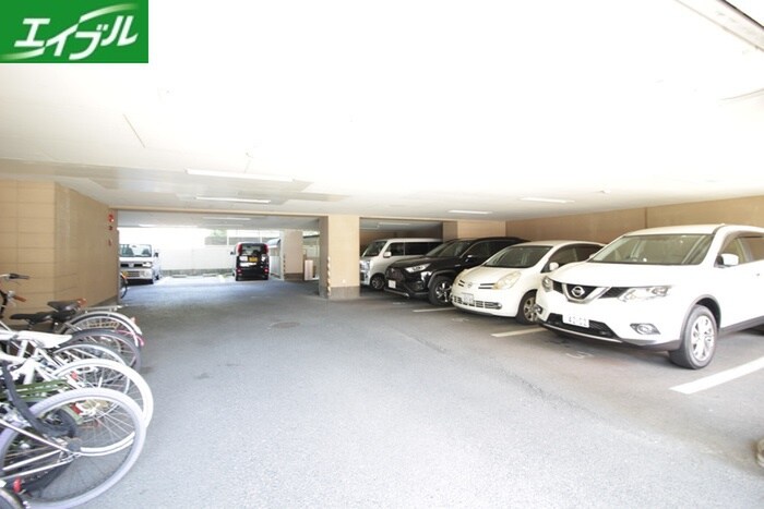 物件外観写真5　(駐車場)