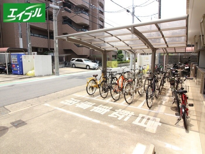 物件外観写真3　(駐輪場)