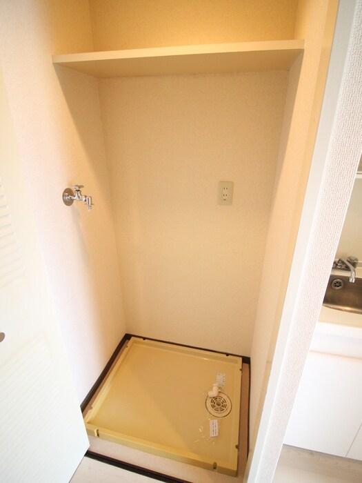 物件内観写真14　(洗濯機置場)